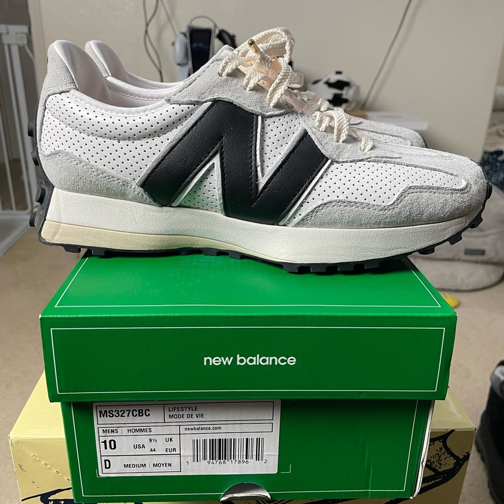 ❌ SOLD ❌ New balance 327 x Casablanca collab in black and pink colorway